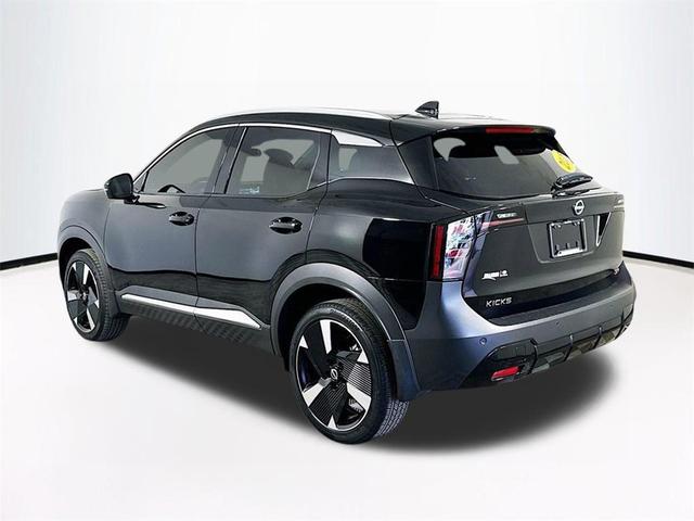 Photo of 2025 Super Black Nissan Kicks