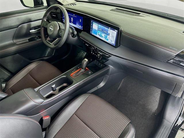Photo of 2025 Super Black Nissan Kicks