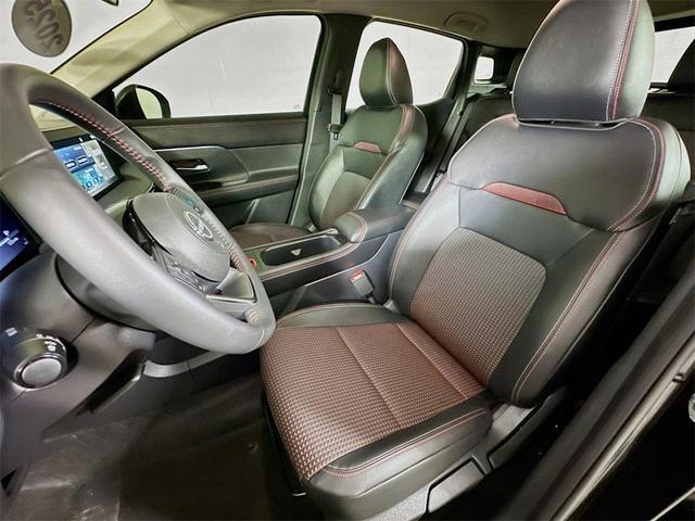 Photo of 2025 Super Black Nissan Kicks