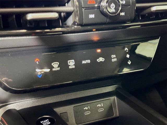 Photo of 2025 Super Black Nissan Kicks