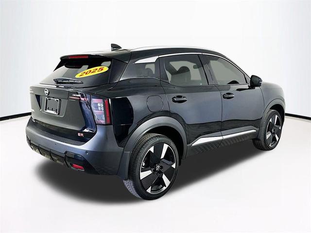 Photo of 2025 Super Black Nissan Kicks