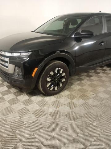 Photo of 2025 Phantom Black Hyundai SANTA CRUZ