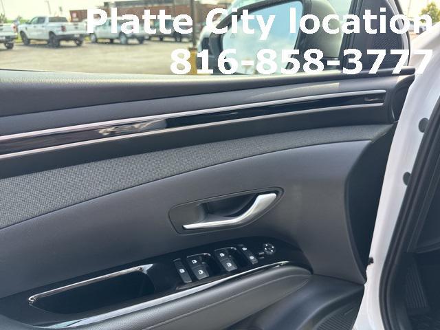 Photo of 2023 Atlas White Hyundai SANTA CRUZ
