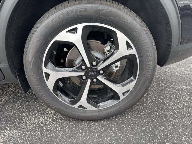 Photo of 2025 Black Metallic Ford Escape