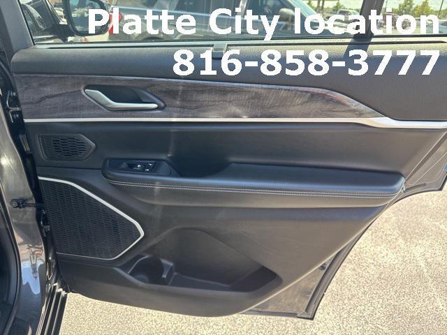 Photo of 2022 Baltic Gray Metallic Clearcoat Jeep Grand Cherokee L