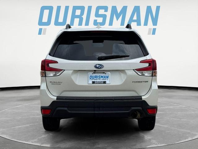 Photo of 2019 Crystal White Pearl Subaru Forester