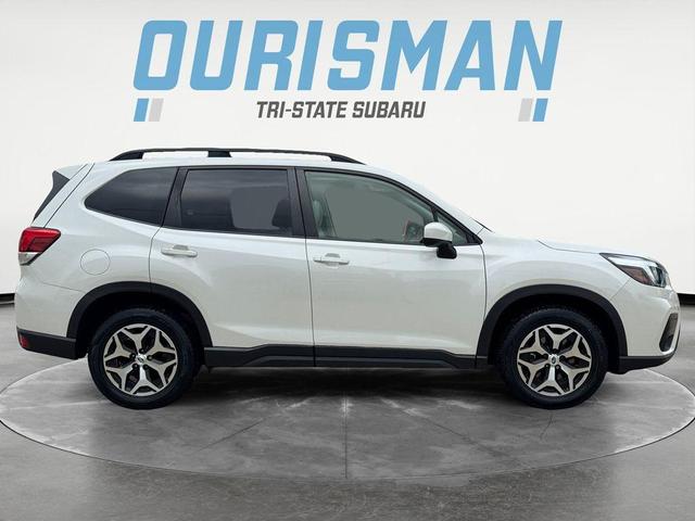 Photo of 2019 Crystal White Pearl Subaru Forester