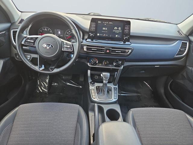Photo of 2021 Mars Orange Kia Seltos