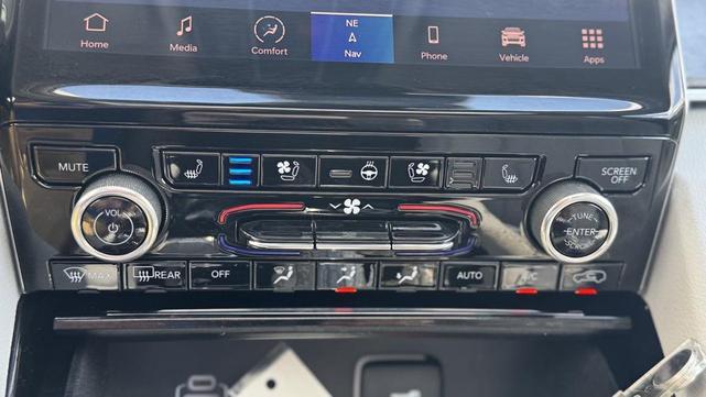 Photo of 2021 Diamond Black Crystal Pearlcoat Jeep Grand Cherokee L