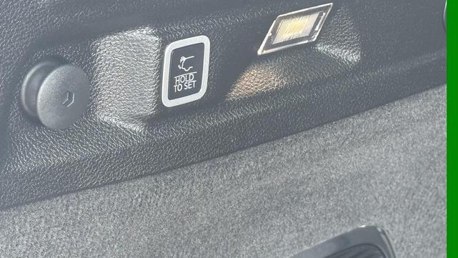 Photo of 2021 Diamond Black Crystal Pearlcoat Jeep Grand Cherokee L