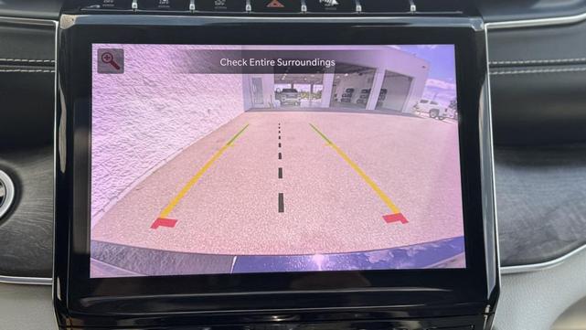 Photo of 2021 Diamond Black Crystal Pearlcoat Jeep Grand Cherokee L