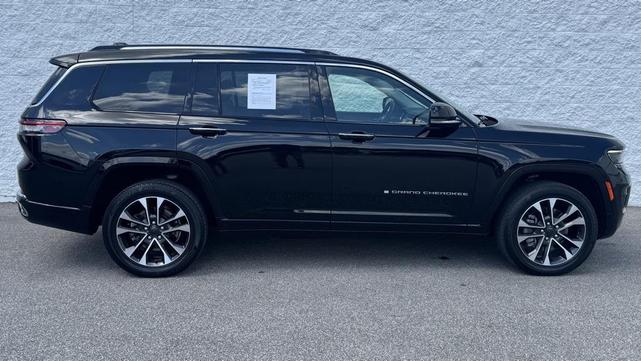 Photo of 2021 Diamond Black Crystal Pearlcoat Jeep Grand Cherokee L