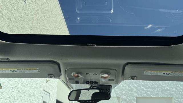 Photo of 2016 White Frost Tricoat GMC Acadia