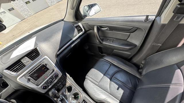 Photo of 2016 White Frost Tricoat GMC Acadia
