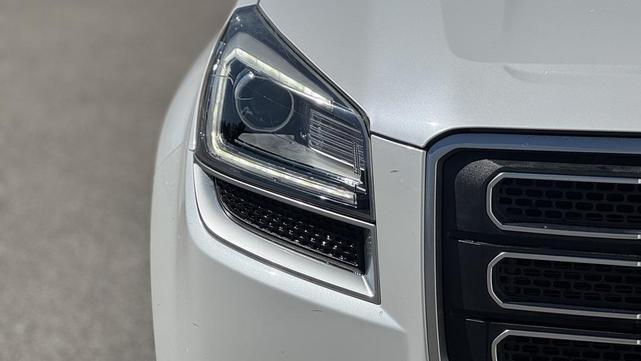 Photo of 2016 White Frost Tricoat GMC Acadia