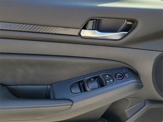 Photo of 2025 Black Nissan Altima