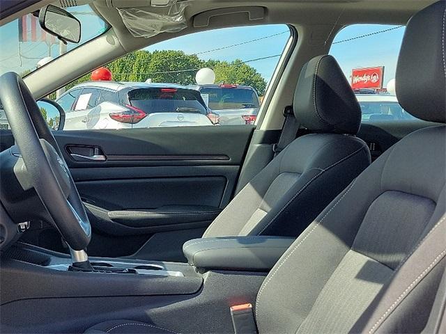 Photo of 2025 Black Nissan Altima