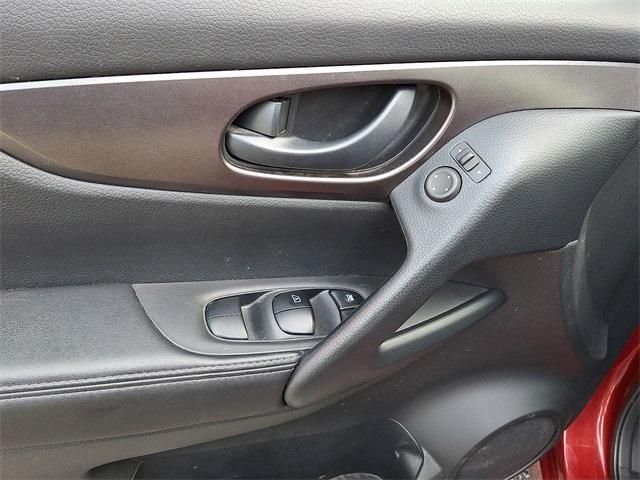 Photo of 2021 Scarlet Ember Nissan Rogue Sport