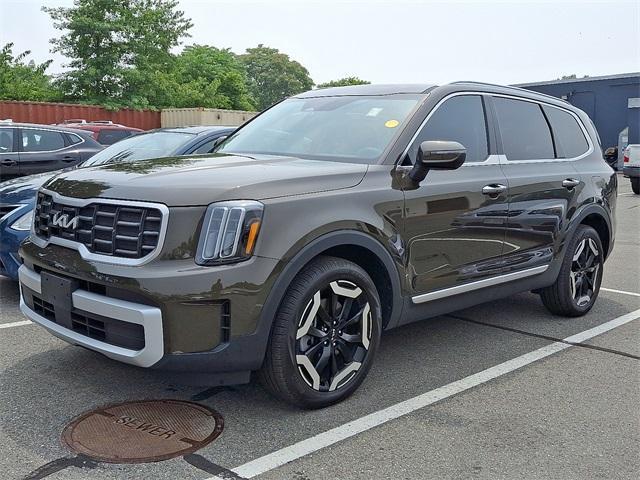 Photo of 2024 Dark Moss Kia Telluride