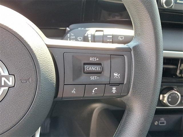 Photo of 2025 Super Black Nissan Kicks