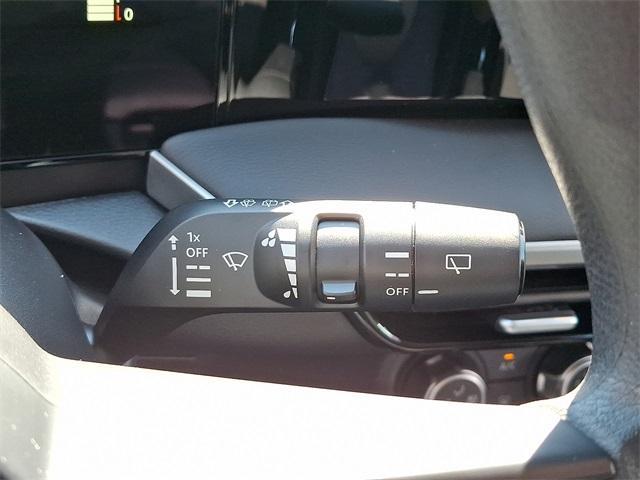 Photo of 2025 Super Black Nissan Kicks