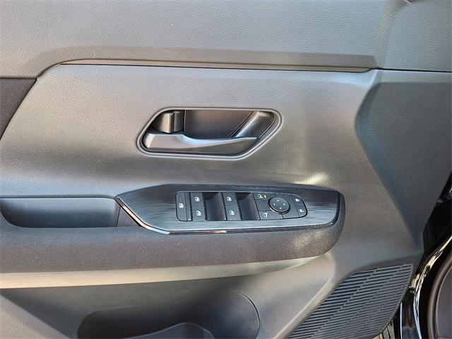 Photo of 2025 Super Black Nissan Kicks