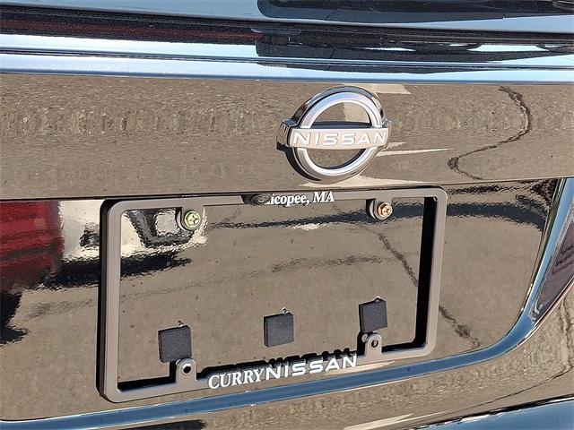 Photo of 2025 Super Black Nissan Kicks