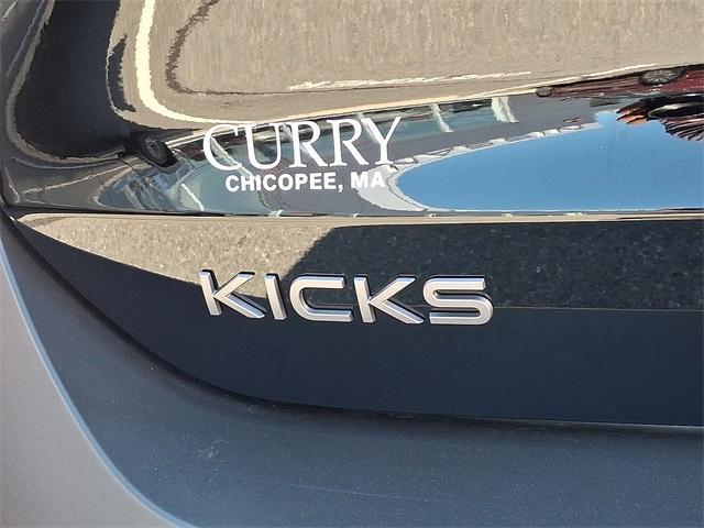 Photo of 2025 Super Black Nissan Kicks