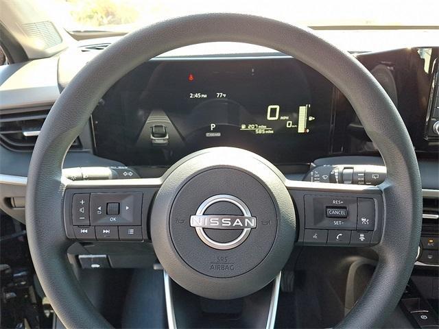 Photo of 2025 Super Black Nissan Kicks