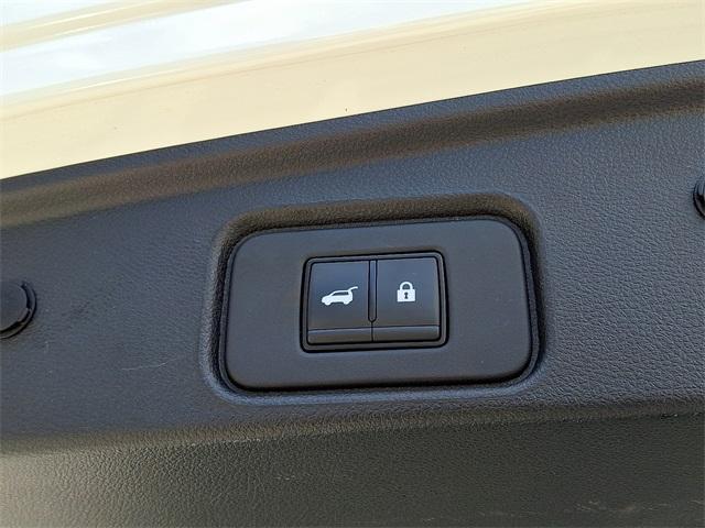 Photo of 2024 White Nissan Pathfinder