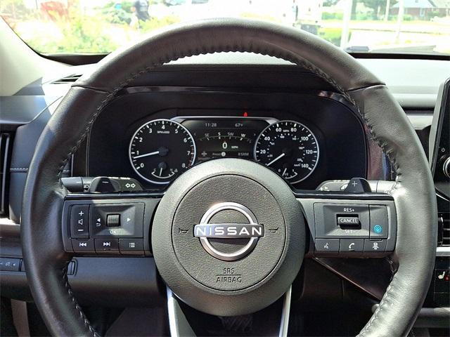 Photo of 2024 White Nissan Pathfinder