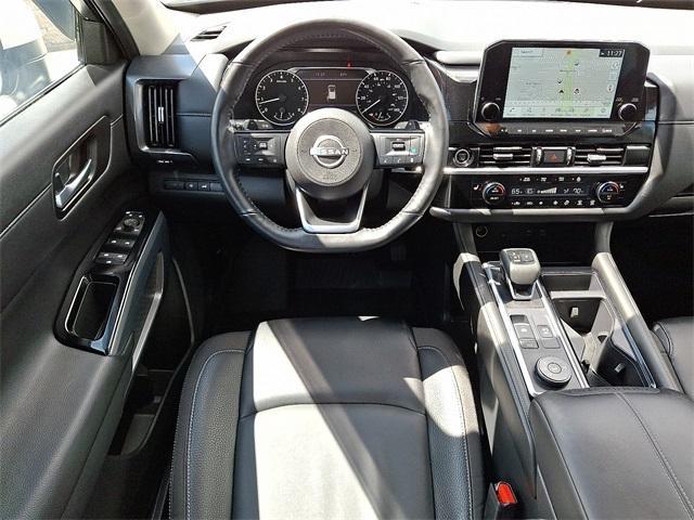 Photo of 2024 White Nissan Pathfinder