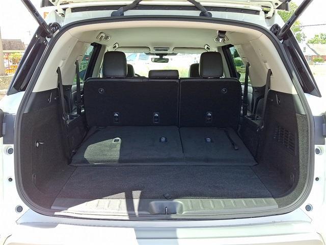 Photo of 2024 White Nissan Pathfinder