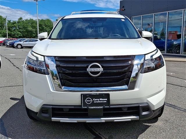 Photo of 2024 White Nissan Pathfinder