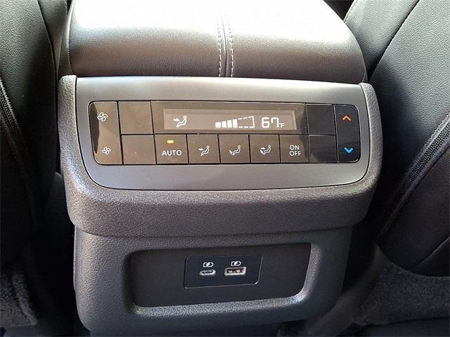 Photo of 2024 White Nissan Pathfinder