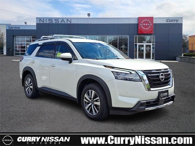Photo of 2024 White Nissan Pathfinder