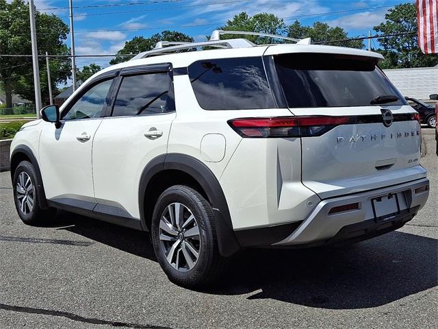 Photo of 2024 White Nissan Pathfinder
