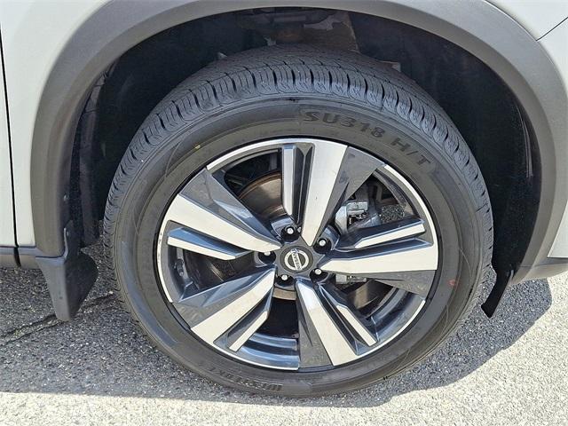 Photo of 2021 Brilliant Silver Metallic Nissan Rogue