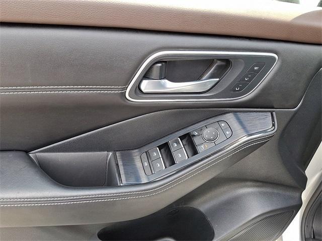 Photo of 2021 Brilliant Silver Metallic Nissan Rogue