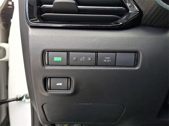 Photo of 2024 White Nissan Sentra