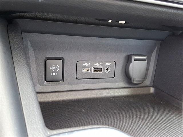 Photo of 2024 White Nissan Sentra