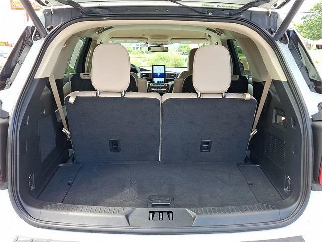 Photo of 2022 Star White Ford Explorer