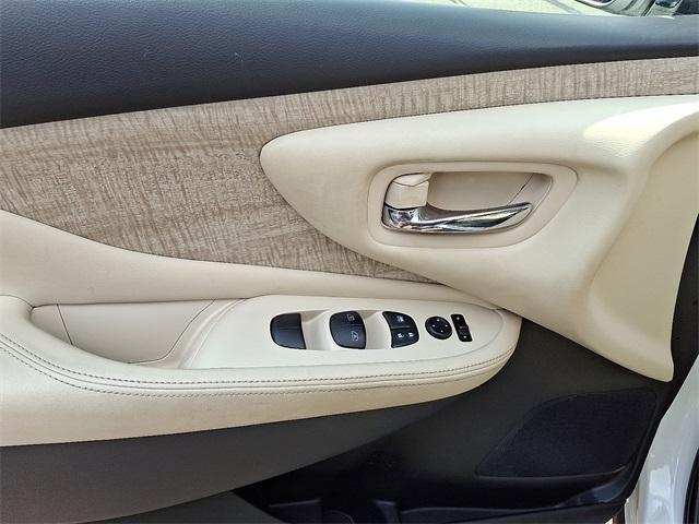 Photo of 2020 White Nissan Murano