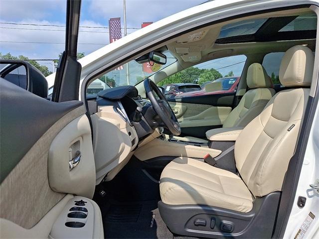 Photo of 2020 White Nissan Murano