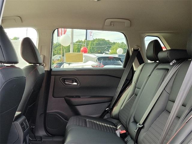 Photo of 2025 Everest White P Nissan Rogue
