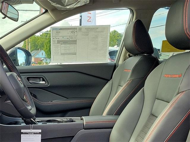 Photo of 2025 Everest White P Nissan Rogue