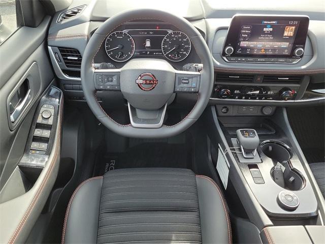 Photo of 2025 Everest White P Nissan Rogue