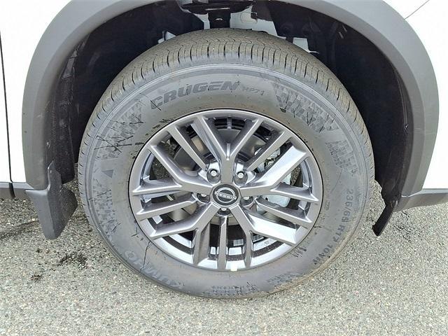Photo of 2025 Glacier White Nissan Rogue
