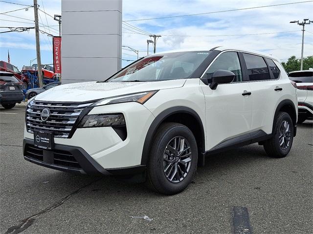 Photo of 2025 Glacier White Nissan Rogue
