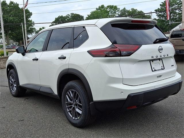 Photo of 2025 Glacier White Nissan Rogue